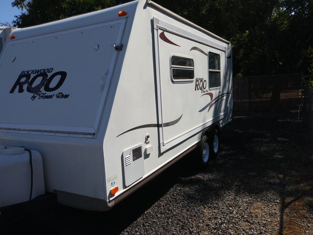 2004 Rockwood roo 21 foot hybrid super slide very clean