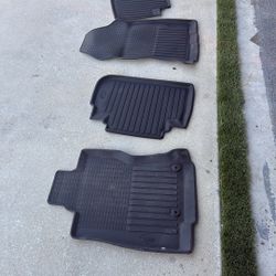 Subaru Forester Rubber Floor Mats