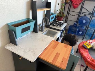 Toddler play kitchen/fridge