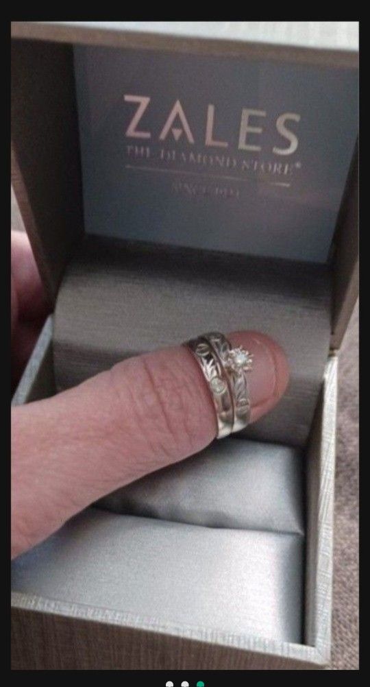 10k Pure White Gold Diamond Never Used Oly Sized It ! 6 Pics Up Its Over Beautiful Never Used It! Pick Up Only Deltails Below Pics Up Or Best Offe