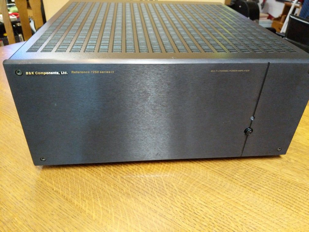B&K Components Reference 7250 Series II Multi-Channel Power Amplifier