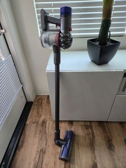 Dyson V7 animal + cordless stick vacuum & charger