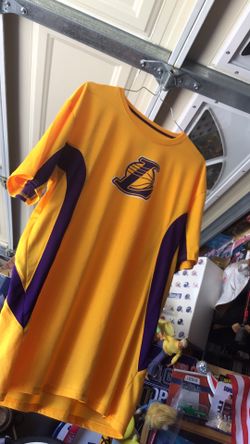 Lakers shirt size L