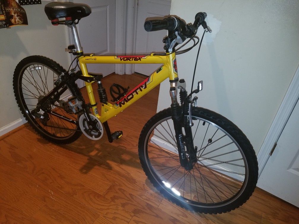 Vernederen Belegering kwaad High-end Motiv Vortex Hybrid mountain bike 18 inch frame 26-inch 24 speed  great condition for Sale in Virginia Beach, VA - OfferUp