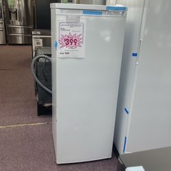 Upright Freezer New And 1 Year Warranty 