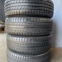 225/65/17. GOODYEAR 