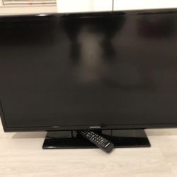 Samsung Flat Screen Color With Remote Control.