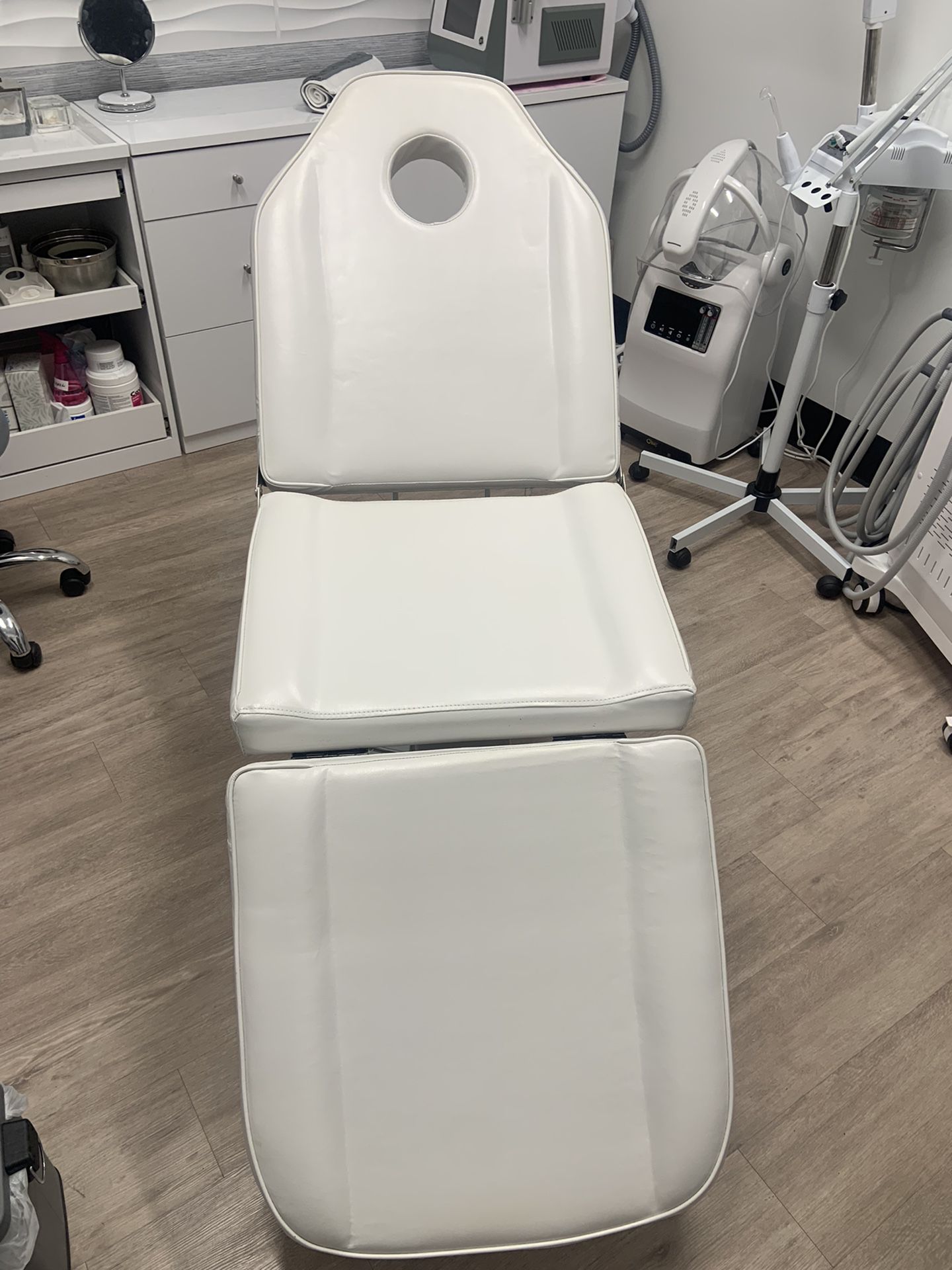  Esthetician Bed  / Tattoo  Chair 