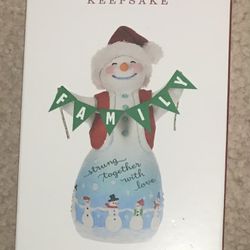 Hallmark 2019 Snowman Family Ornament
