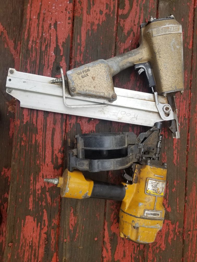2 Nail gun whit nails box