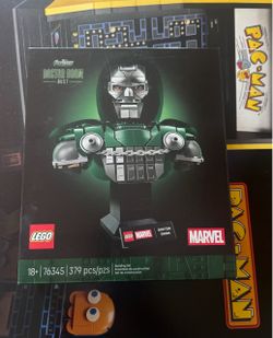 Lego 76345 Doctor Doom Bust look !