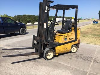 Yale forklift 4000 lb triple stage Sade shift