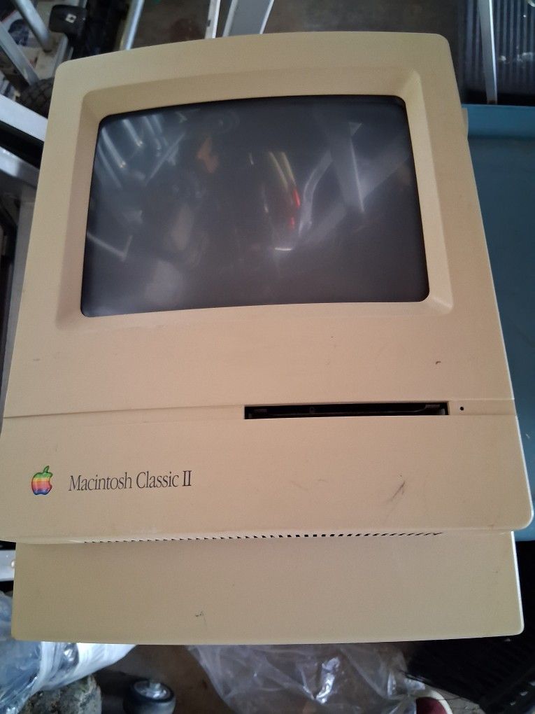 Original MACINTOSH COMPUTER