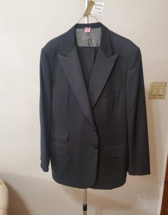Made In Italy Tuxedo. 44 Regular