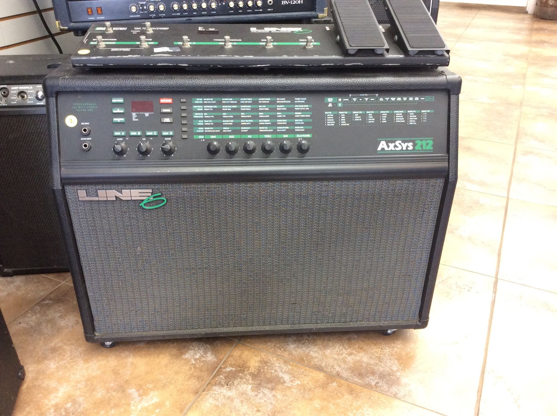 Axsys 212 guitar amp with line 6 floor board Combo