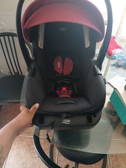 Britax Willow  Baby Car Seat With Base 