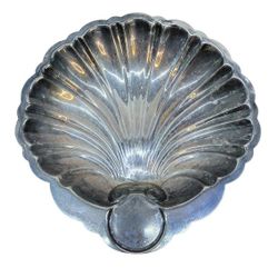 Antique Mid-20th Century Silver-Plated Clamshell Serving Dish By English Silver MFG. Corp.
