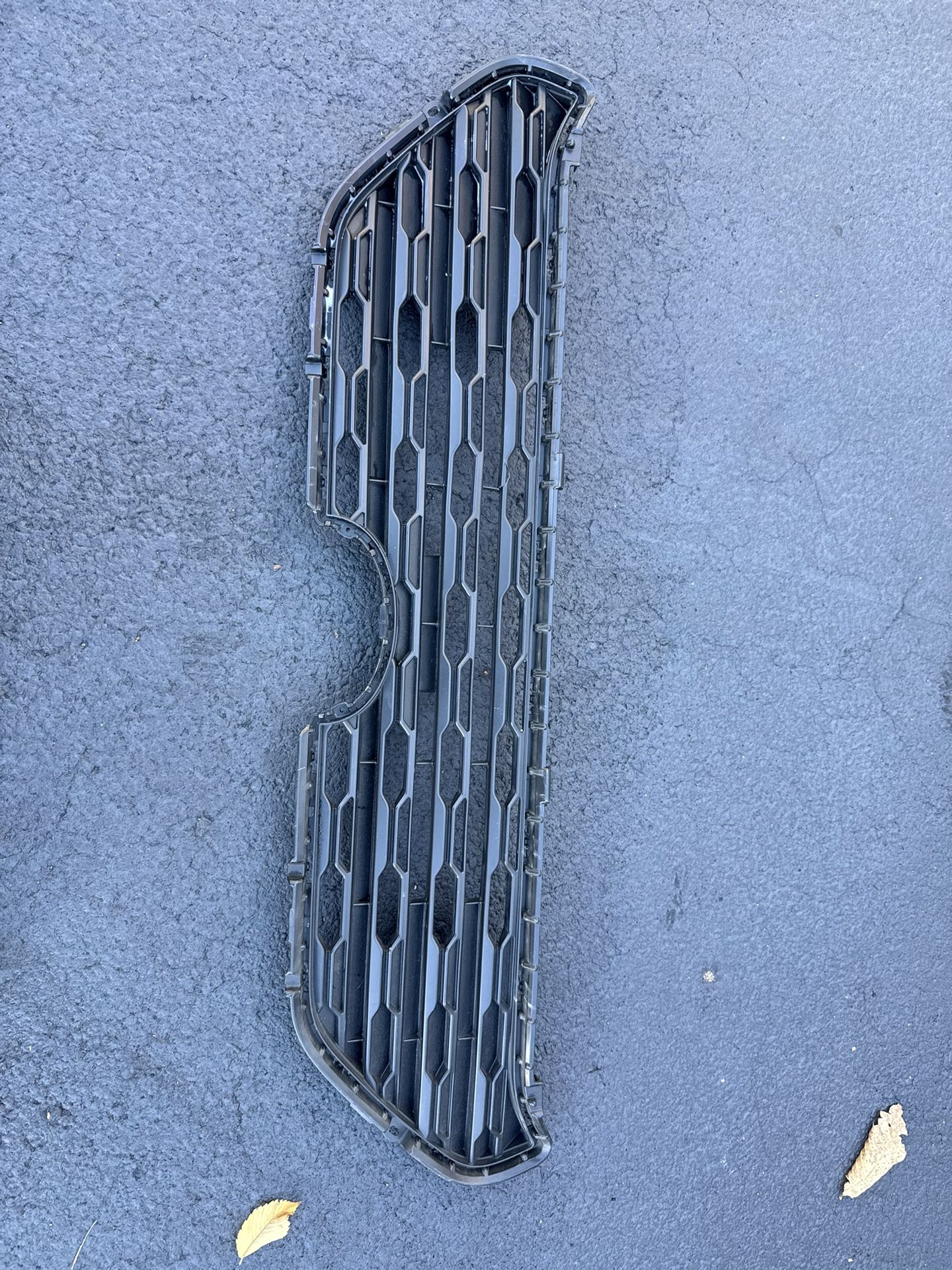 Toyota RAV-4 RAV4 front bumper center Grille 53112-42140 (2019-2021)