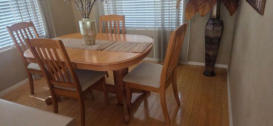 Oak Oval Dining Table with 4 Chairs
