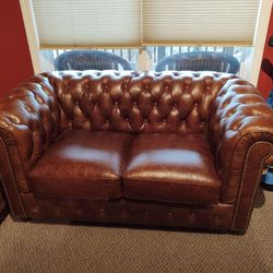 Genuine Winchester Old English Couch 