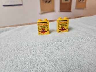 Lego Dulpo Limited Edition1x2x2 Legoland Discovery Center and Robot Pattern Bricks