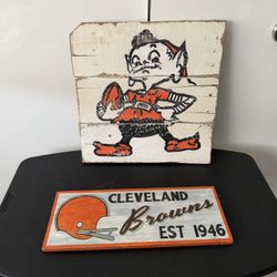 Retrò Cleveland Browns signs.