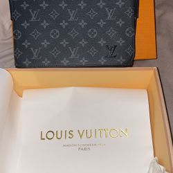 Louis Vuitton District pm Bag 