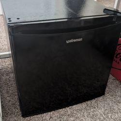 Upstreman FR17 1.7 Cu Ft Black Mini Fridge with Freezer – Quiet & Clean!
