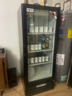 Beverage refrigerator