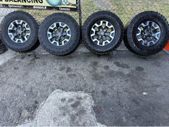 16 in Toyota 6 lug wheels 🛞