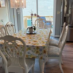Dining Table and 6 Chairs 