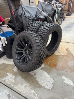 37x13.50R22s $100 obo set of 4