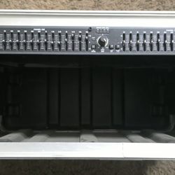 SKB 4 Space Rack Case w/dbx EQ