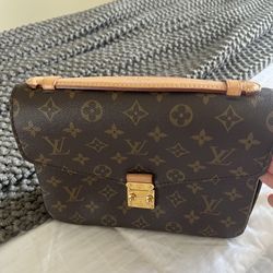 Louis Vuitton Purse Authentic 