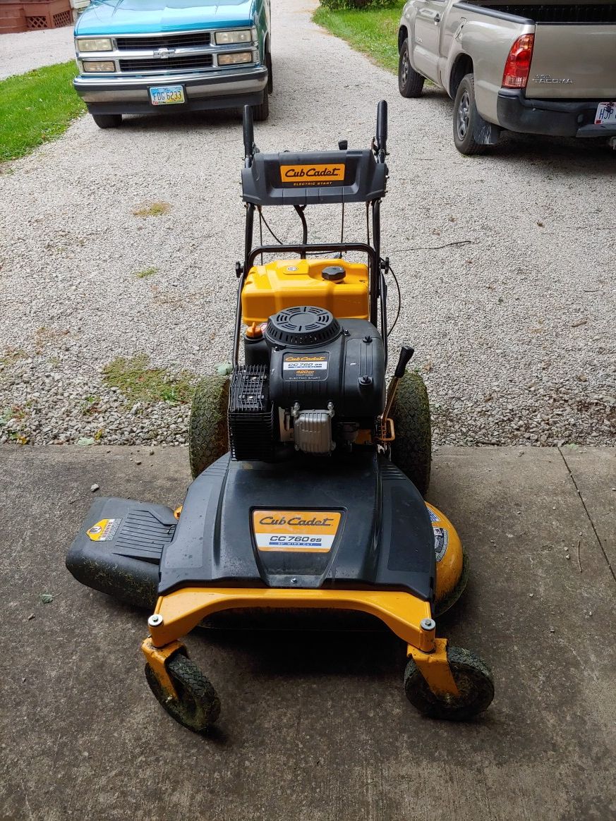 Cub cadet 33 inch self propelled lawn mower for Sale in LaGrange, OH