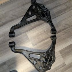 Controll Arms 2001 Chevrolet Tracker