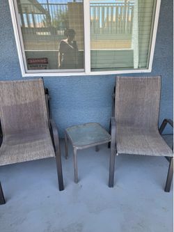 Patio chairs/side table