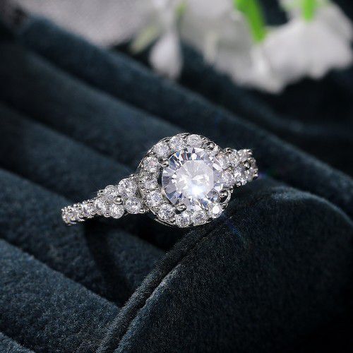 "Classic Engagement Anillos Pure CZ Wedding Beautiful Ring for Women, L101
 
  