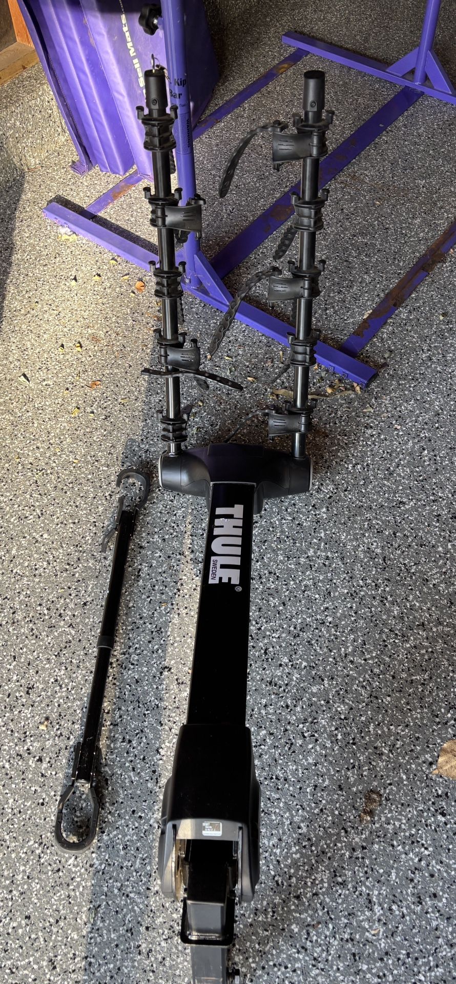 Thule Apex Bike Rack -5 Bike Plus Woman’s Adapter 