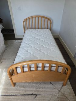 Solid Maple Wood Twin platform bed