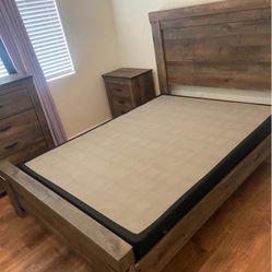 Queen Bed Room Set With Mattress 