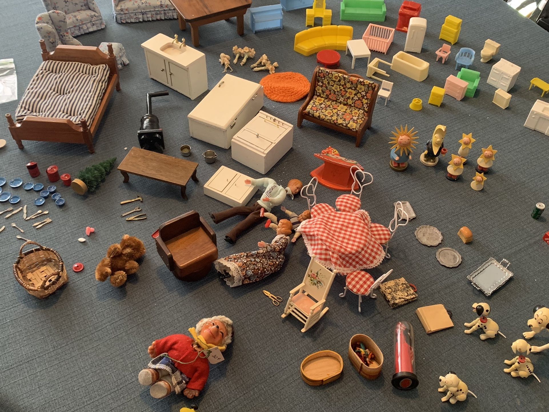 Vintage Doll House Items(1980 Or Older)