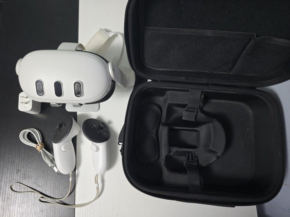 Meta Quest 3 Full Kit & Carrying Case