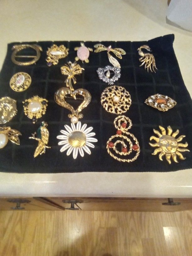 Vintage Brooches 