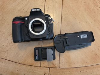 Nikon D300S DSLR + Battery Grip + Extra Battery - 54k Shutter - Tested