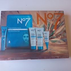 New No7 The Best of Restore & Renew Collection Gift Set