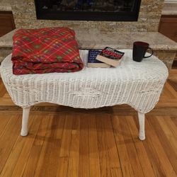 MCM VINTAGE OVAL WICKER COFFEE TABLE/BENCH