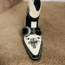 COACH. Size 7 W