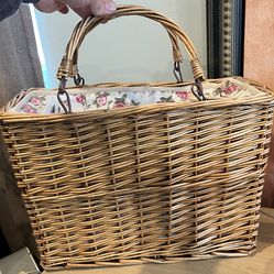 Picnic Basket With Rose Lining