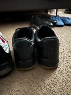Selling semi brand, new shoes